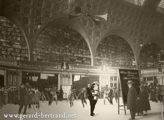 Marcel Proust reçoit le prix Goncourt